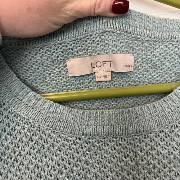 LOFT Women's Sweater in Soft Green - Picture 2 of 4